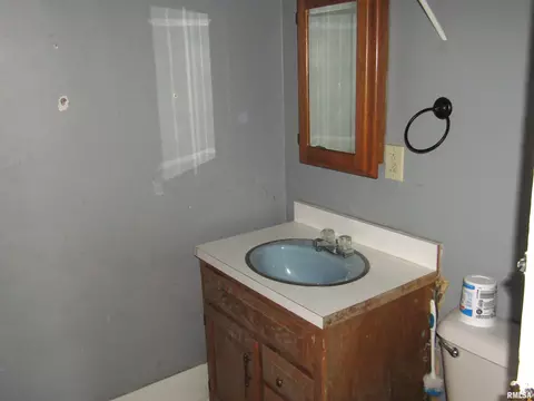 Bath - 643 E Polk St, Cuba, IL 61427 photo 2 of 2