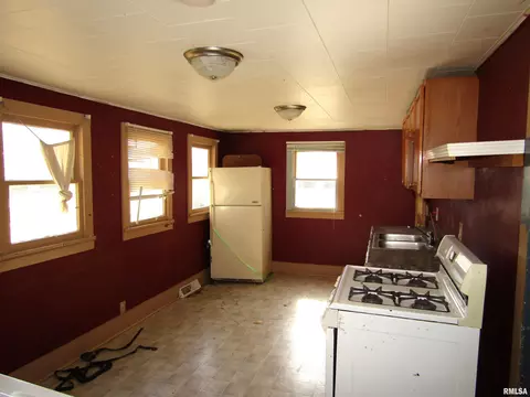 Kitchen - 643 E Polk St, Cuba, IL 61427 photo 3 of 3