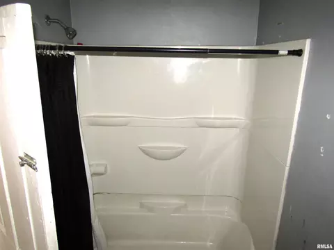 Bath - 643 E Polk St, Cuba, IL 61427 photo 1 of 2