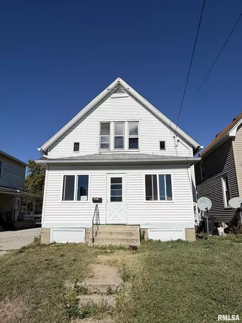 453 E Locust St, Canton, IL 61520