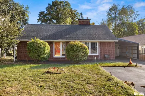 336 W Chestnut St, Canton, IL 61520