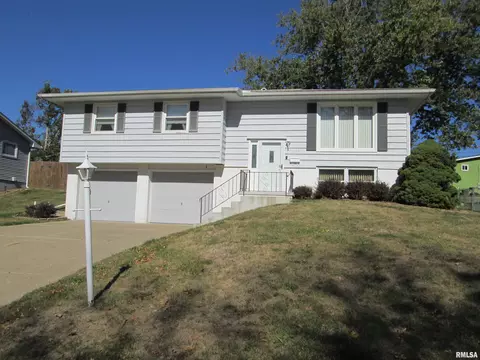 3129 W Birkshire Dr, Peoria, IL 61615