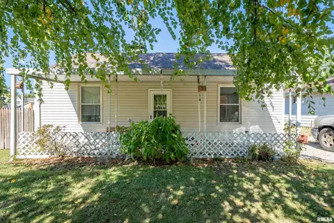 5221 W Cisna Rd, Peoria, IL 61607