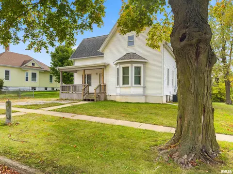 115 W Chestnut St, Washburn, IL 61570