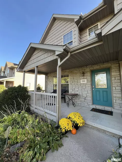 398 Holland Rd, Germantown Hills, IL 61548