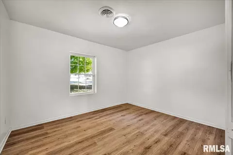 Bedroom - 856 S 2nd Ave, Canton, IL 61520 photo 3 of 6