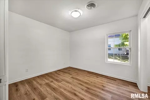 Bedroom - 856 S 2nd Ave, Canton, IL 61520 photo 5 of 6