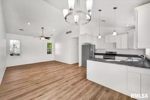 Entry Way - 856 S 2nd Ave, Canton, IL 61520 photo 1 of 9