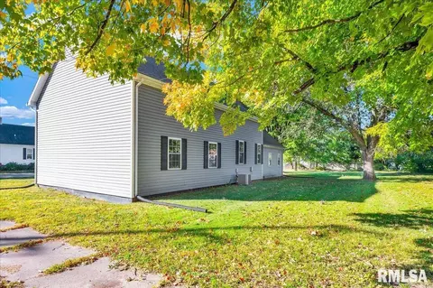 Exterior - 856 S 2nd Ave, Canton, IL 61520 photo 2 of 4