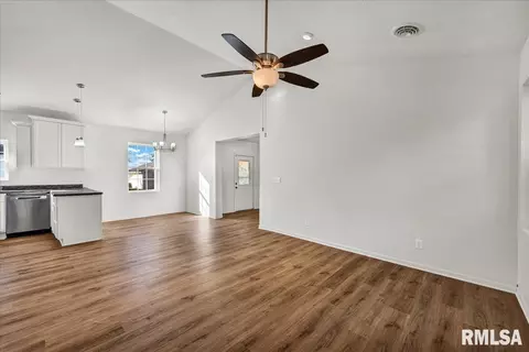 Entry Way - 856 S 2nd Ave, Canton, IL 61520 photo 7 of 9