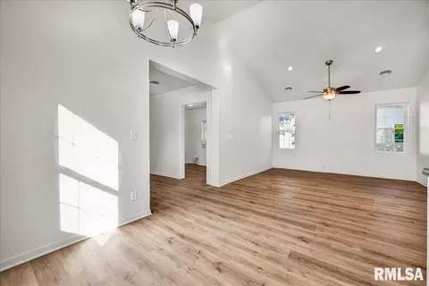 Entry Way - 856 S 2nd Ave, Canton, IL 61520 photo 6 of 9