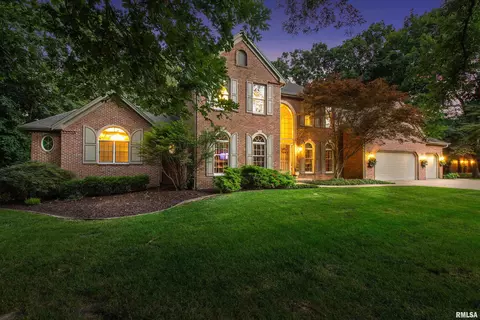 420 W Ravinwoods Rd, Peoria, IL 61615