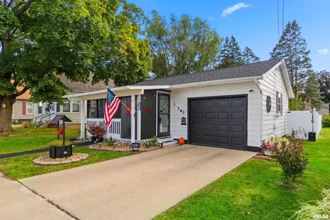 352 E Birch St, Canton, IL 61520 photo 1