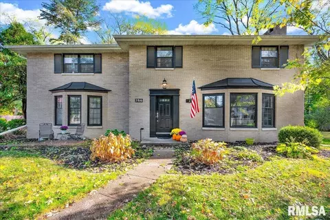 2816 N Bigelow Ct, Peoria, IL 61614