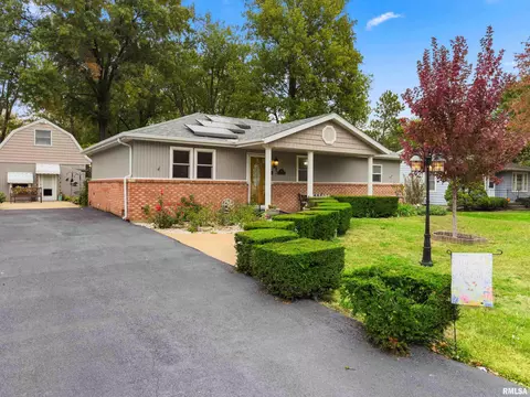 719 W Shenandoah Dr, Peoria, IL 61614