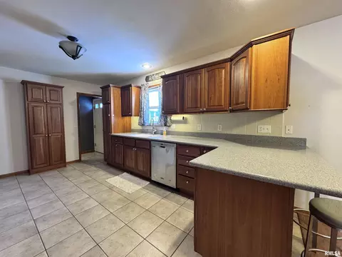 Kitchen - 208 Jana Rd, Macomb, IL 61455 photo 2 of 5