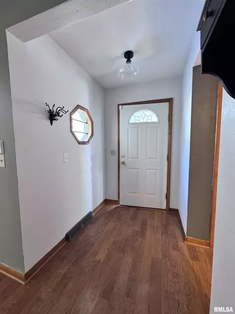 Entry Way - 208 Jana Rd, Macomb, IL 61455 photo 1 of 1