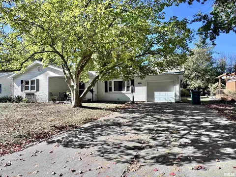 208 Jana Rd, Macomb, IL 61455