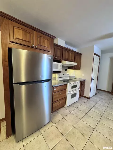 Kitchen - 208 Jana Rd, Macomb, IL 61455 photo 4 of 5