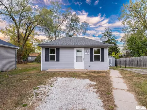 2221 W Tripp Ave, Peoria, IL 61604