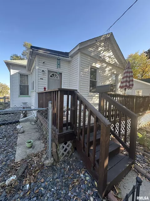 1300 S Greenlawn Ave, Peoria, IL 61605