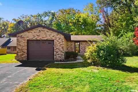 140 Shoshone Dr, East Peoria, IL 61611