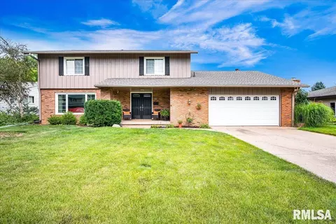 1824 Valencia Pl, Pekin, IL 61554