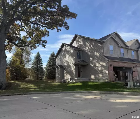 7107 N Thomas Davis Dr, Peoria, IL 61615