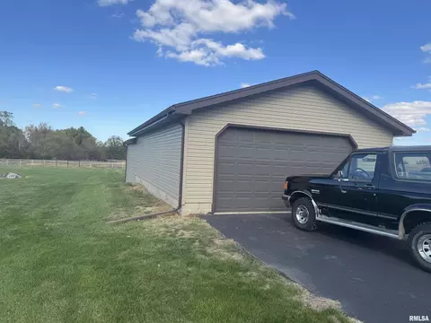 1201 Pine Tree Dr, Washington, IL 61571 photo 9