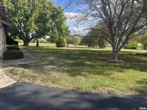 1201 Pine Tree Dr, Washington, IL 61571 photo 8