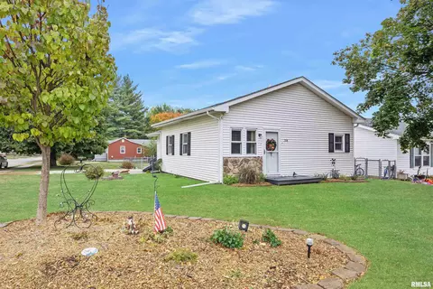 304 S Main St, Bellevue, IL 61604
