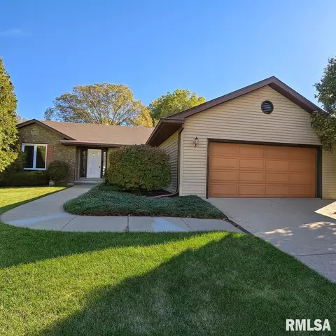 6718 N Chateau Pl, Peoria, IL 61615