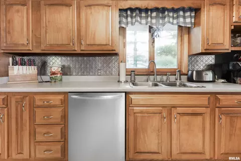 Kitchen - 1320 W Cedar Hills Dr, Dunlap, IL 61525 photo 4 of 5