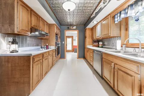 Kitchen - 1320 W Cedar Hills Dr, Dunlap, IL 61525 photo 1 of 5