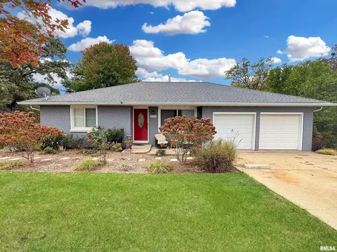 10250 W Lake Camelot Dr, Mapleton, IL 61547