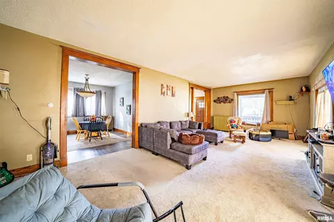 Living - 604 E 3rd St, Delavan, IL 61734 photo 3 of 4
