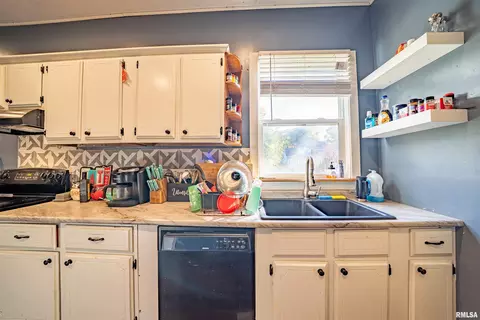 Kitchen - 604 E 3rd St, Delavan, IL 61734 photo 5 of 5