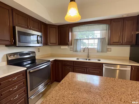Kitchen - 1347 Carolbeth Ave, Macomb, IL 61455 photo 7 of 8