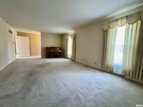 Living - 1347 Carolbeth Ave, Macomb, IL 61455 photo 2 of 4