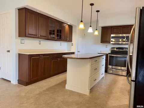 Kitchen - 1347 Carolbeth Ave, Macomb, IL 61455 photo 2 of 8