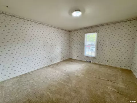 Bedroom - 1347 Carolbeth Ave, Macomb, IL 61455 photo 6 of 6