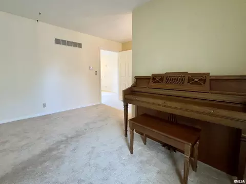 Living - 1347 Carolbeth Ave, Macomb, IL 61455 photo 3 of 4