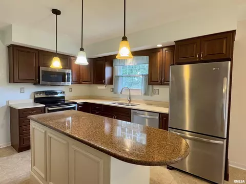Kitchen - 1347 Carolbeth Ave, Macomb, IL 61455 photo 5 of 8