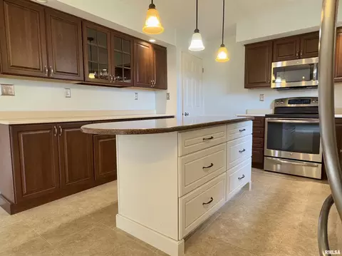 Kitchen - 1347 Carolbeth Ave, Macomb, IL 61455 photo 3 of 8