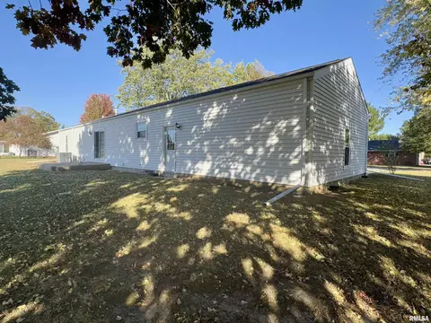 Exterior - 1347 Carolbeth Ave, Macomb, IL 61455 photo 5 of 6