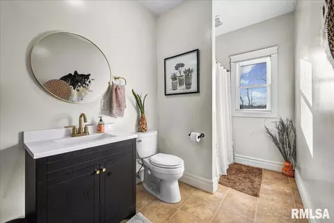 Bath - 493 Reaba Ave, Congerville, IL 61729 photo 1 of 5