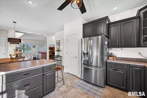 Kitchen - 493 Reaba Ave, Congerville, IL 61729 photo 3 of 4