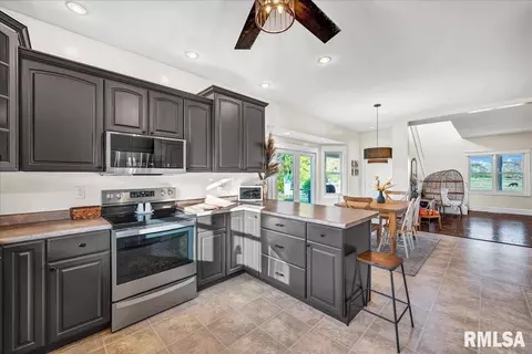 Kitchen - 493 Reaba Ave, Congerville, IL 61729 photo 2 of 4