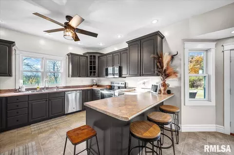Kitchen - 493 Reaba Ave, Congerville, IL 61729 photo 1 of 4