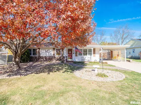 611 W Forest Lawn Ave, Peoria, IL 61615
